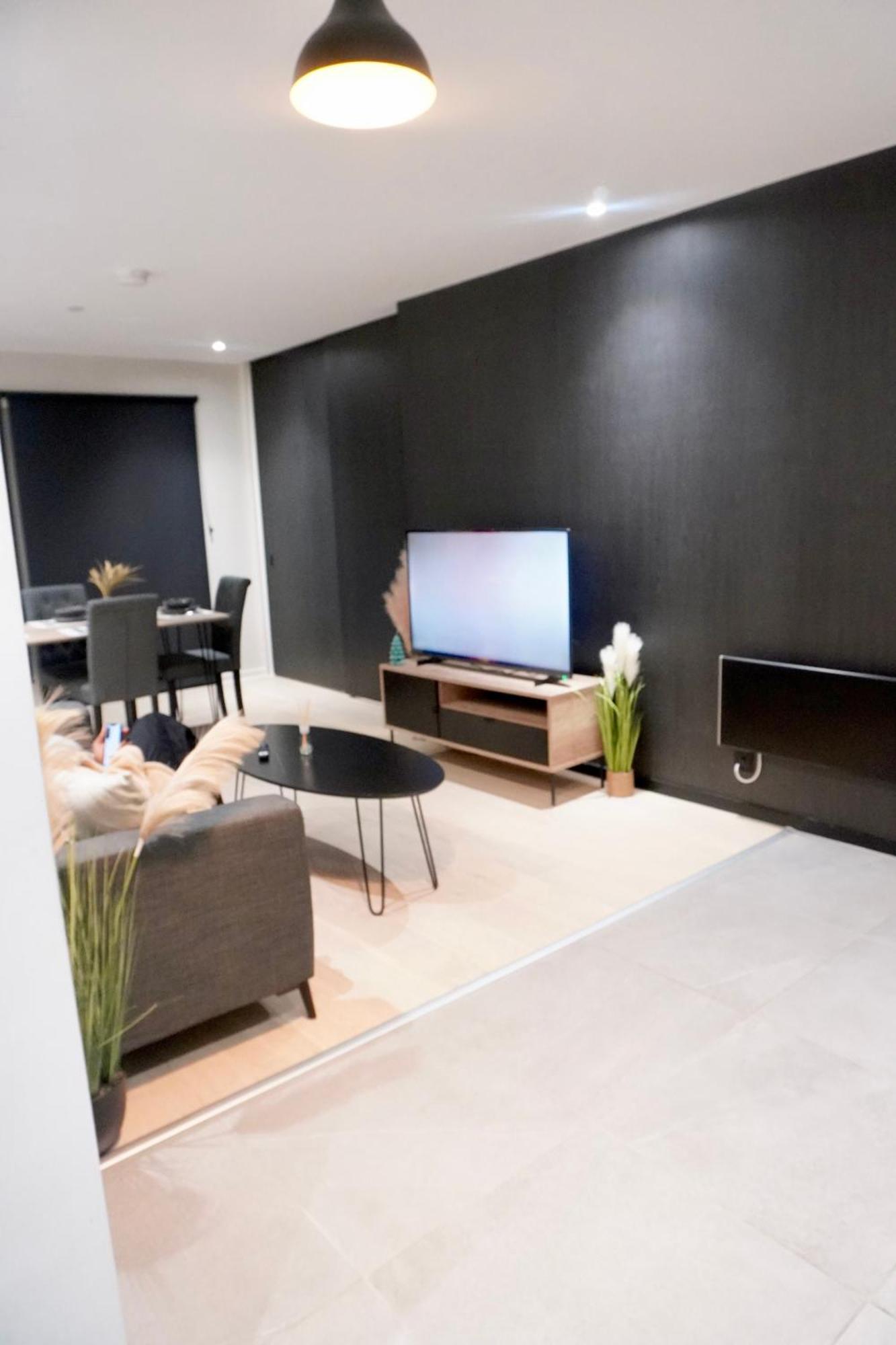 Central Manchester Luxury 2 Bed Apartment With Balcony Exterior photo