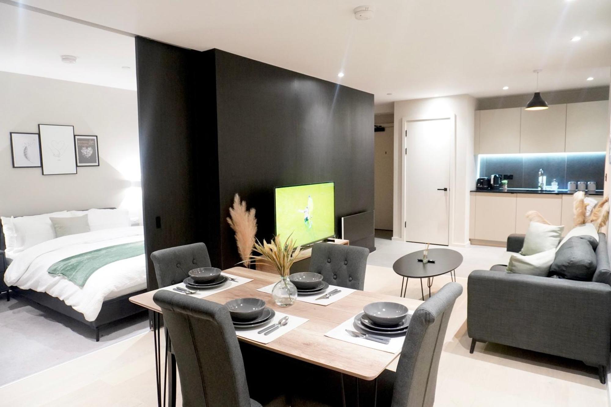 Central Manchester Luxury 2 Bed Apartment With Balcony Exterior photo