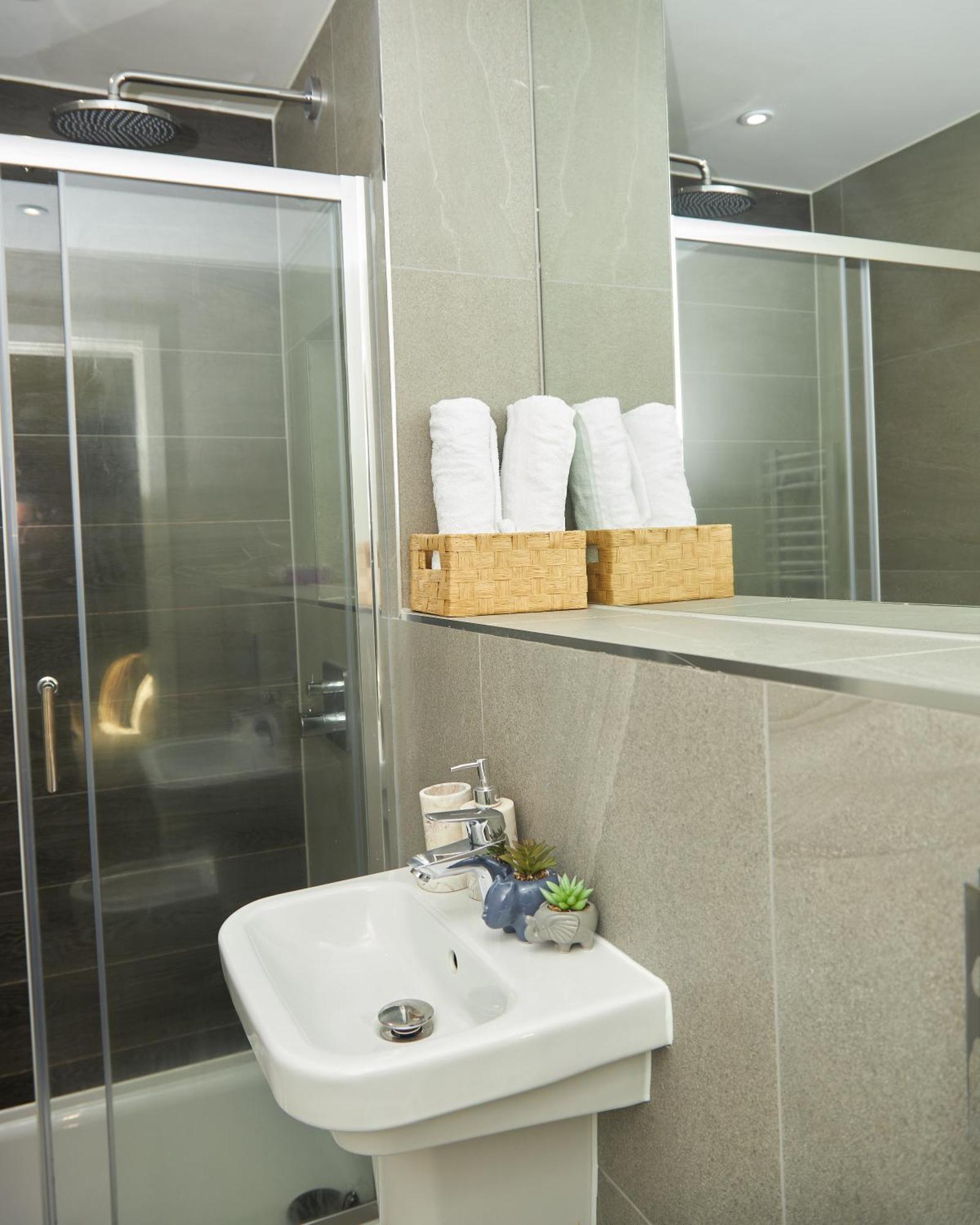Central Manchester Luxury 2 Bed Apartment With Balcony Exterior photo